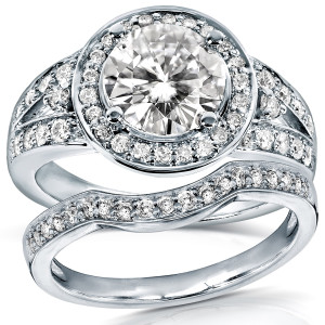 Sparkling Yaffie Gold Bridal Ring Set with 1 1/2ct Round Moissanite and 1/2ct Diamond Halo (2-Piece)