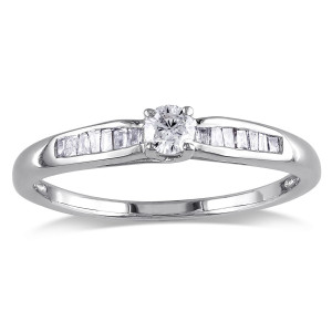 Yaffie Round-cut Diamond Promise Ring in Sterling Silver with 1/4ct TDW