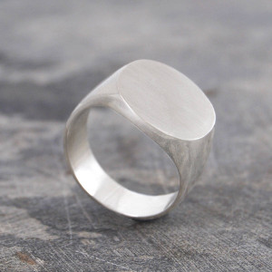 Yaffie ™ Custom Men Circular Signet Ring with Personalised Touch